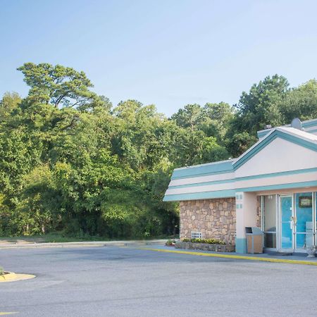 Super 8 By Wyndham Durham/University Area Nc Екстериор снимка