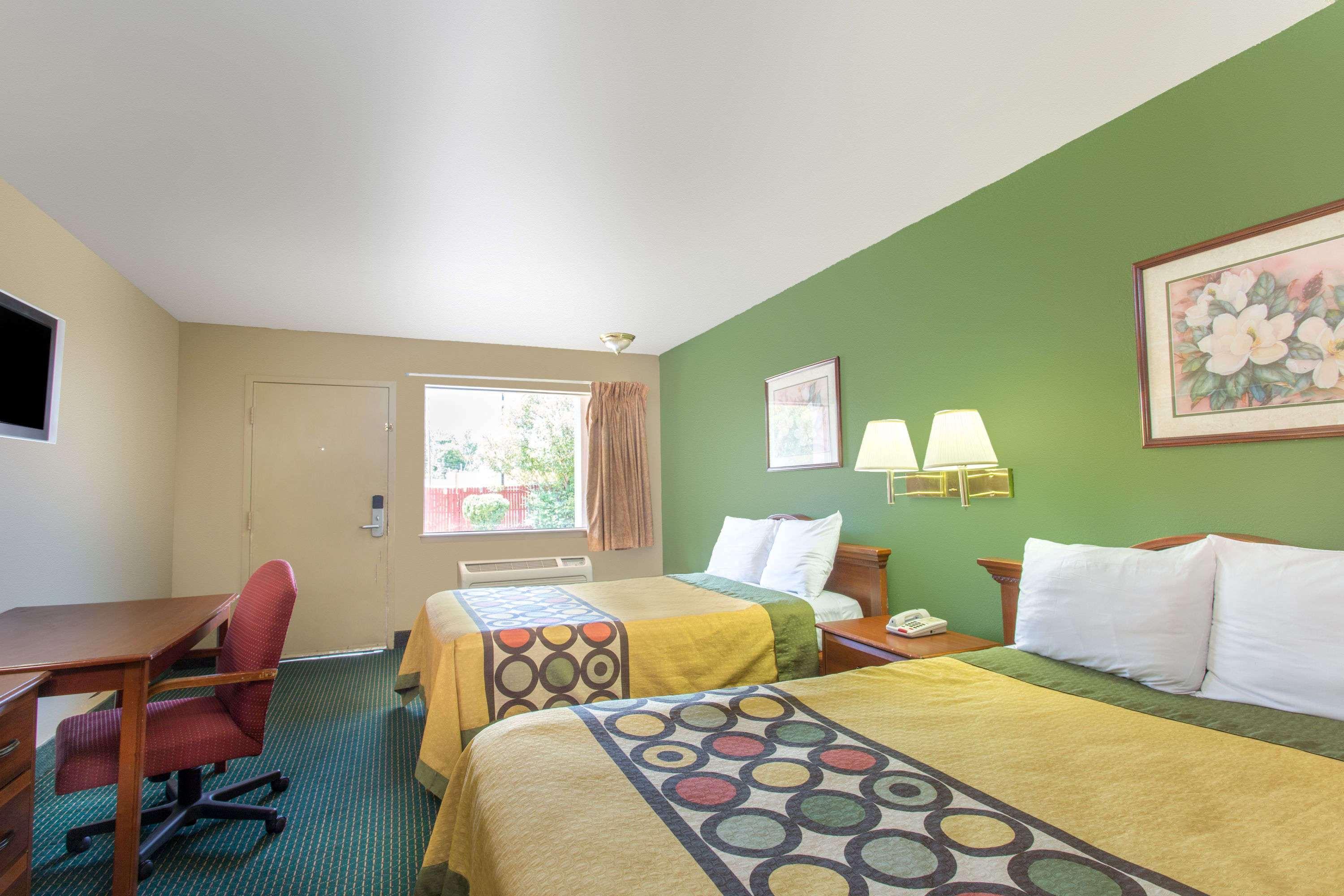 Super 8 By Wyndham Durham/University Area Nc Екстериор снимка