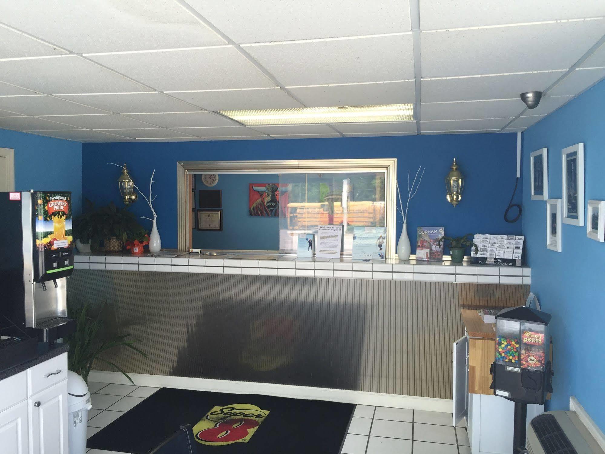 Super 8 By Wyndham Durham/University Area Nc Екстериор снимка
