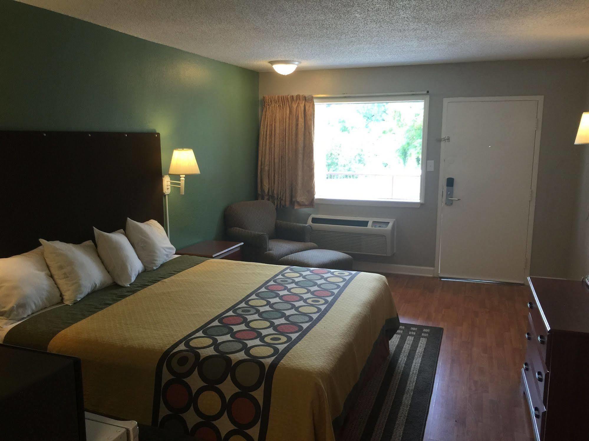 Super 8 By Wyndham Durham/University Area Nc Екстериор снимка